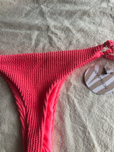 Cargar imagen en el visor de la galería, Bikini Río Neón Pink
